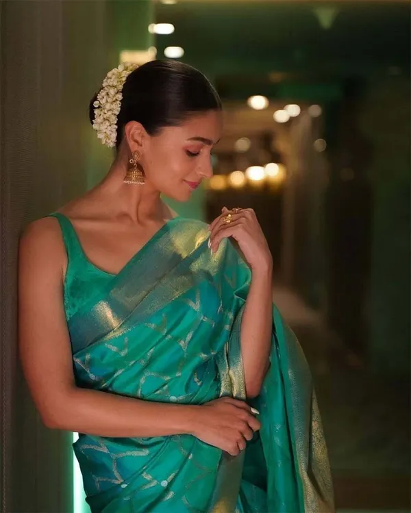 Blue_Cotton_Blend_Woven_Bollywood_Regular_Saree_For_Women