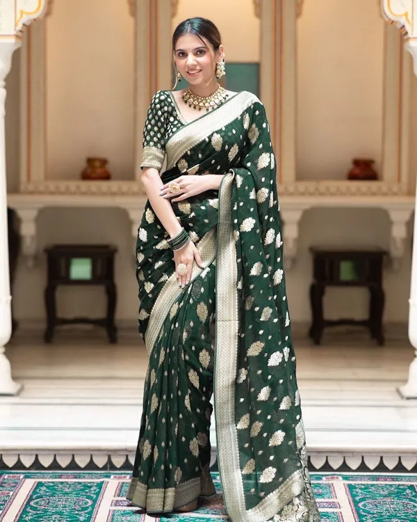 Green_Cotton_Silk_Woven_Bollywood_Regular_Saree_For_Women