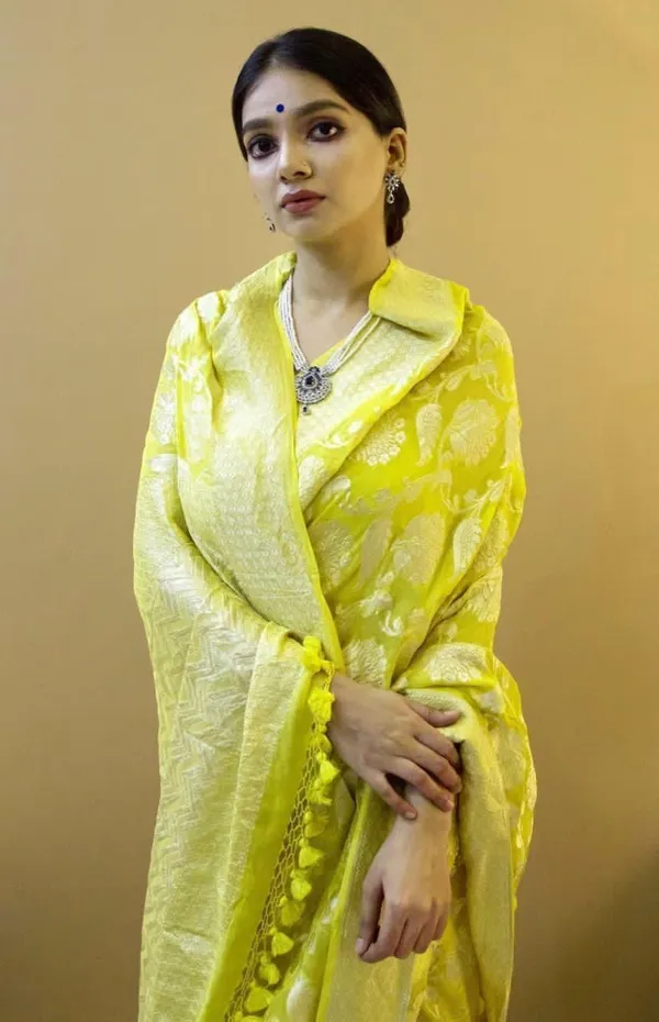 Yellow_Cotton_Silk_Floral_Print_Jacquard_Banarasi_Saree_For_Women