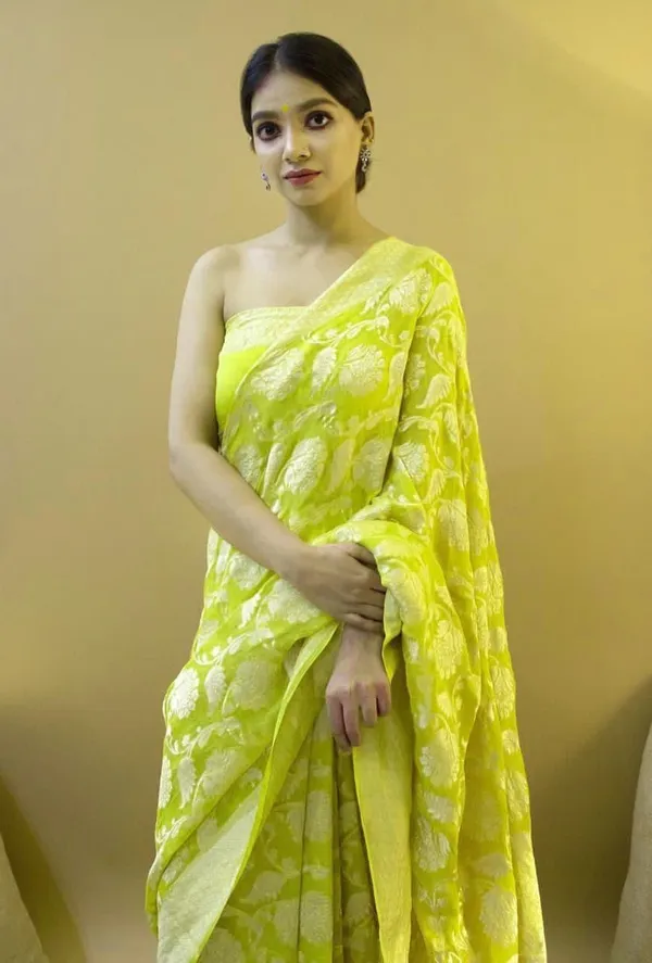Yellow_Cotton_Silk_Floral_Print_Jacquard_Banarasi_Saree_For_Women
