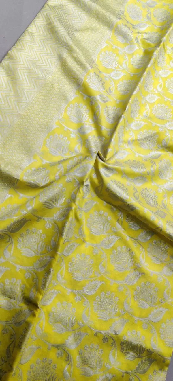 Yellow_Cotton_Silk_Floral_Print_Jacquard_Banarasi_Saree_For_Women