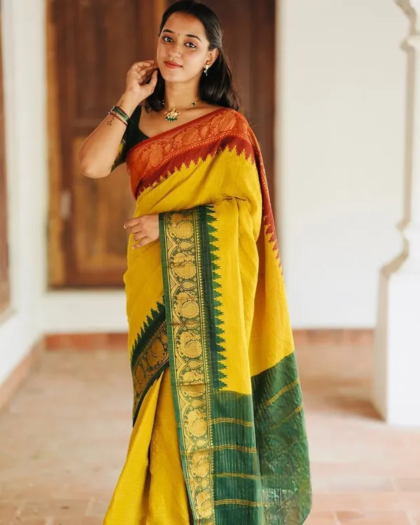 Yellow_Cotton_Silk_Floral_Print_Jacquard_Banarasi_Saree_For_Women