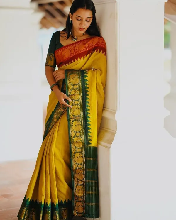 Yellow_Cotton_Silk_Floral_Print_Jacquard_Banarasi_Saree_For_Women