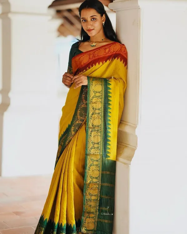 Yellow_Cotton_Silk_Floral_Print_Jacquard_Banarasi_Saree_For_Women