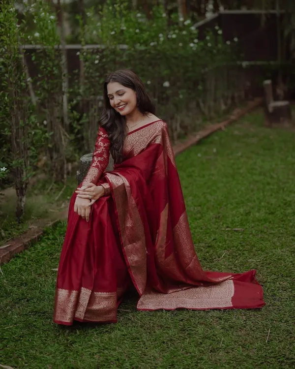Maroon_Cotton_Silk_Woven_Banarasi_Saree_For_Women