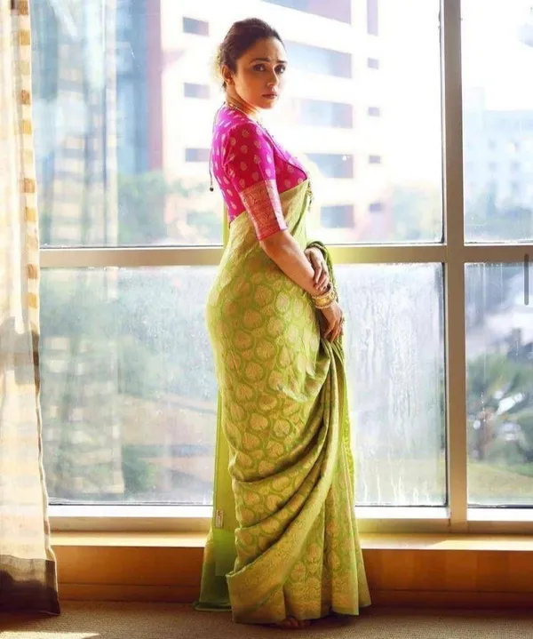 Green_Cotton_Silk_Floral_Print_Woven_Banarasi_Saree_For_Women