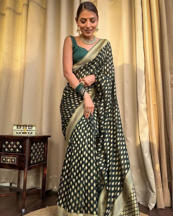 Green_Cotton_Silk_Woven_Regular_Saree_For_Women