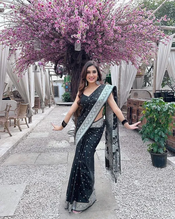 Black_Cotton_Silk_Floral_Print_Regular_Saree_For_Women