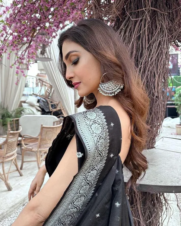 Black_Cotton_Silk_Floral_Print_Regular_Saree_For_Women