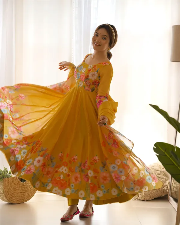 Soft_Organja_Silk_Fabric_Fully_Flair_Kali_Pattern_And_Canvas_Patta_With_Dupatta_Set_Pent_Ready_To_Wear