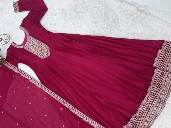 Vichitra_Silk_Fabric_Fully_Flare_Gown_With_Duppta_Set