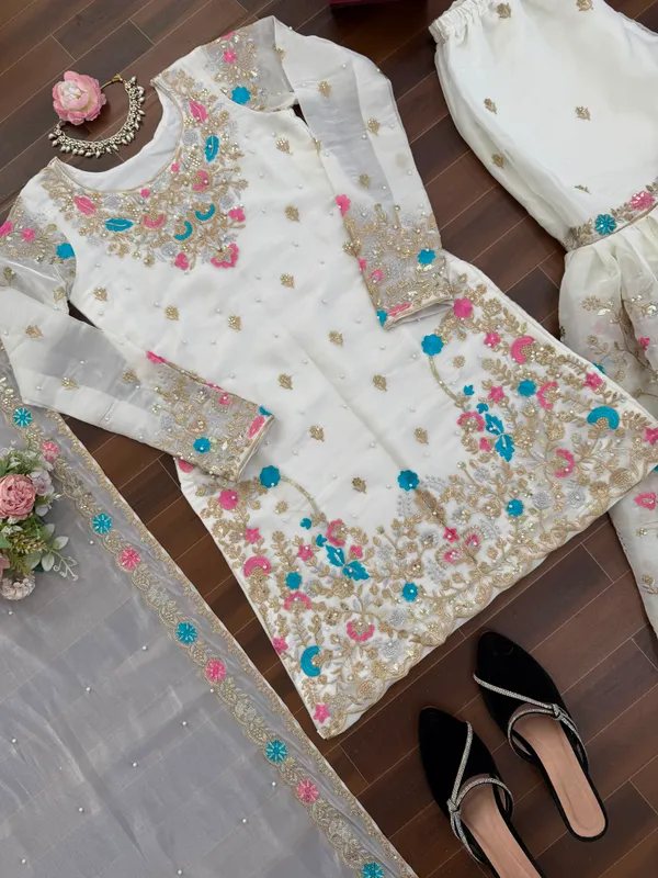 White_Color_Pakistani_Suit_In_Silk_Fabric