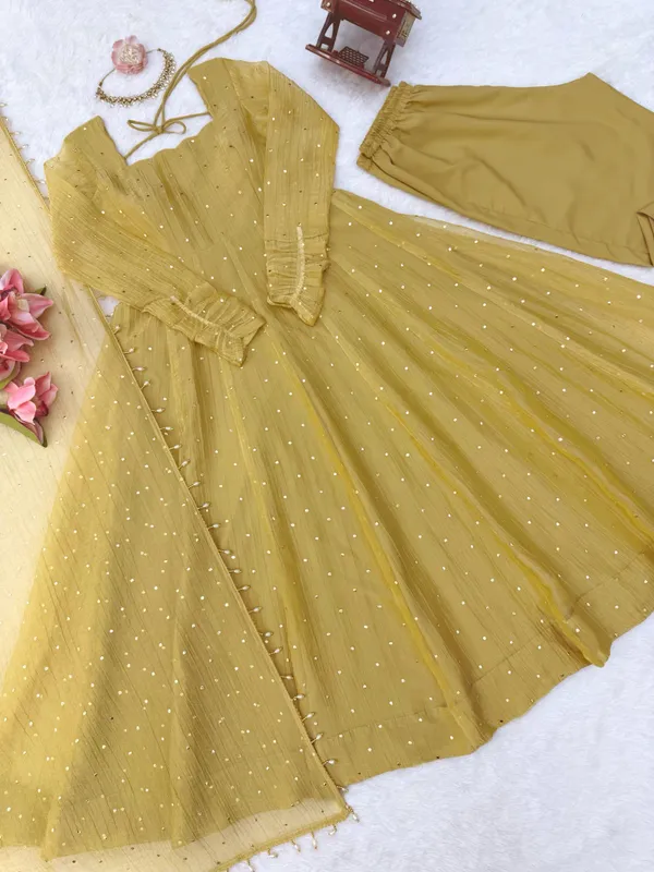 Yellow_Color_Beautiful_Gown_in_Silk_Fabric