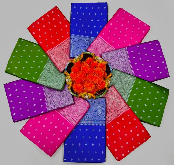Green_Cotton_Silk_Banarasi_Woven_Regular_Saree_For_Women