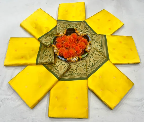 Yellow_Cotton_Silk_Floral_Print_Woven_Banarasi_Saree_For_Women