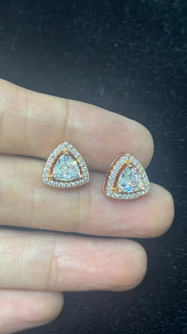 The_Pave_Trillion_Solitaire_Studs