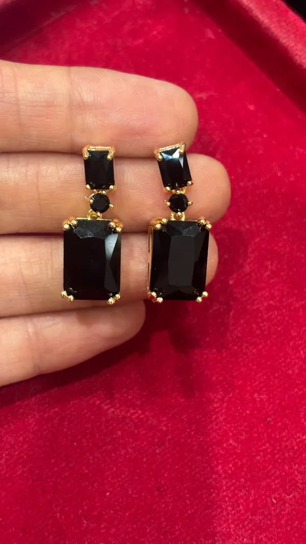 Onyx_Emerald-Cut_Drops