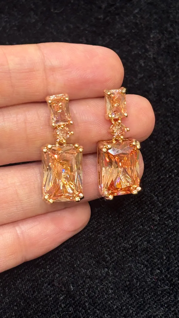 Champagne_Emerald-Cut_Drops