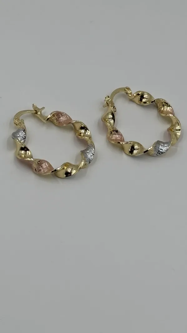 The_Tri-Tone_Twisted_Hoops