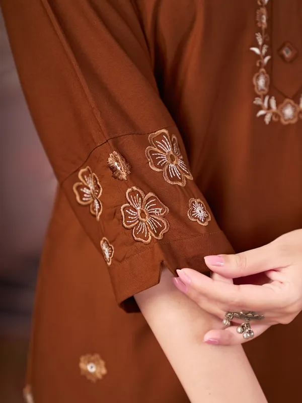 Floral_Embroidered_Kurta_Pant_Co-Ord_Set