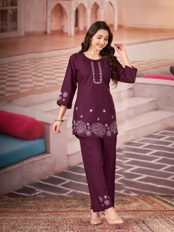 Floral_Embroidered_Kurta_Pant_Co-Ord_Set