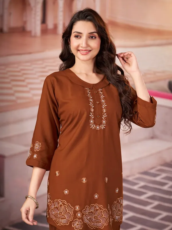 Floral_Embroidered_Kurta_Pant_Co-Ord_Set