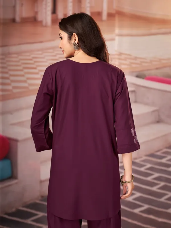 Floral_Embroidered_Kurta_Pant_Co-Ord_Set