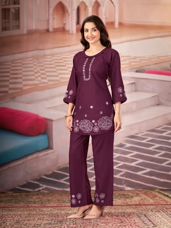 Floral_Embroidered_Kurta_Pant_Co-Ord_Set