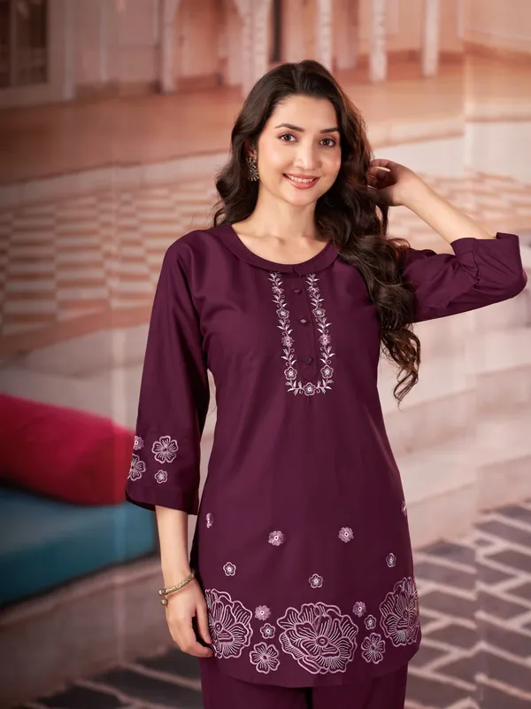 Floral_Embroidered_Kurta_Pant_Co-Ord_Set