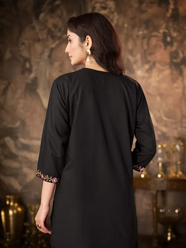 Meher_Embroidered_Co-Ord_Set_–_Premium_Kurta_&_Straight_Pant_Set