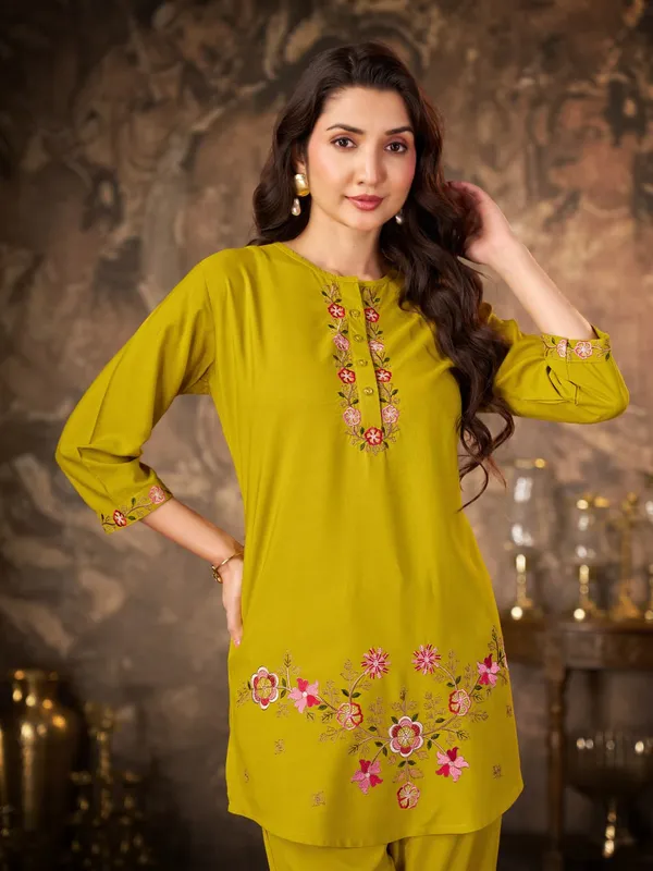 Meher_Embroidered_Co-Ord_Set_–_Premium_Kurta_&_Straight_Pant_Set