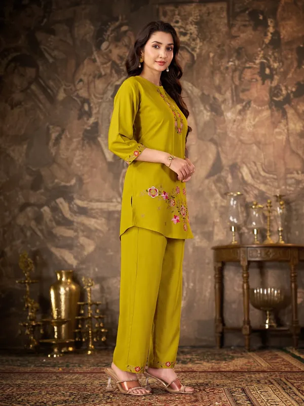 Meher_Embroidered_Co-Ord_Set_–_Premium_Kurta_&_Straight_Pant_Set