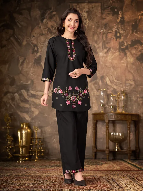 Meher_Embroidered_Co-Ord_Set_–_Premium_Kurta_&_Straight_Pant_Set