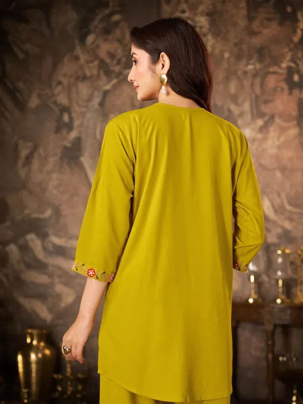 Meher_Embroidered_Co-Ord_Set_–_Premium_Kurta_&_Straight_Pant_Set