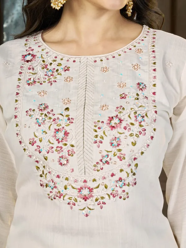 Mishudi_Designer_Embroidered_Kurta_Pant_With_Dupatta_Set