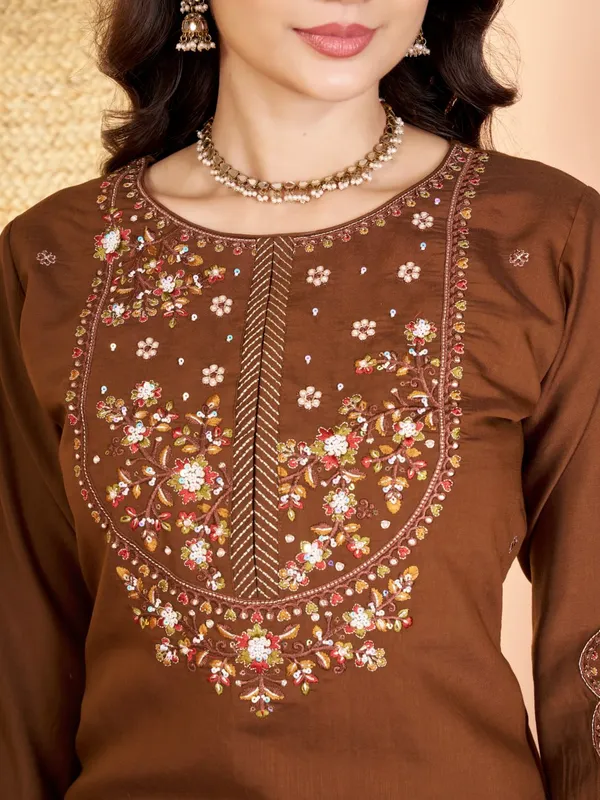 Mishudi_Designer_Embroidered_Kurta_Pant_With_Dupatta_Set