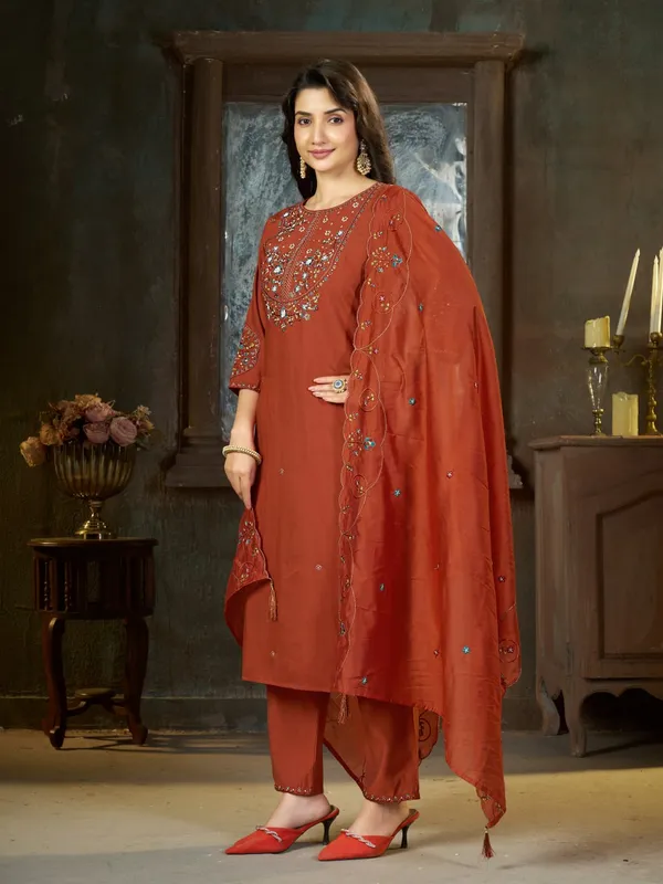Mishudi_Designer_Embroidered_Kurta_Pant_With_Dupatta_Set