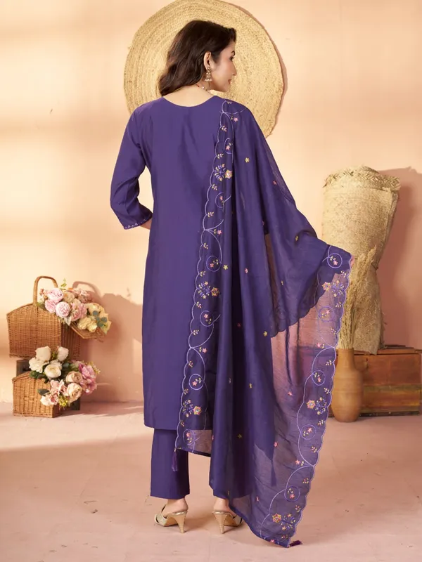 Mishudi_Designer_Embroidered_Kurta_Pant_With_Dupatta_Set