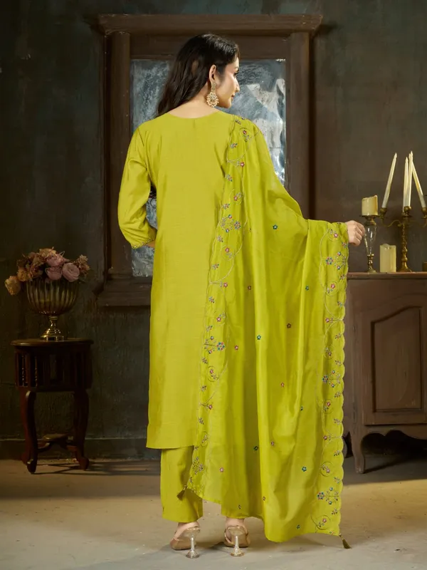 Mishudi_Designer_Embroidered_Kurta_Pant_With_Dupatta_Set