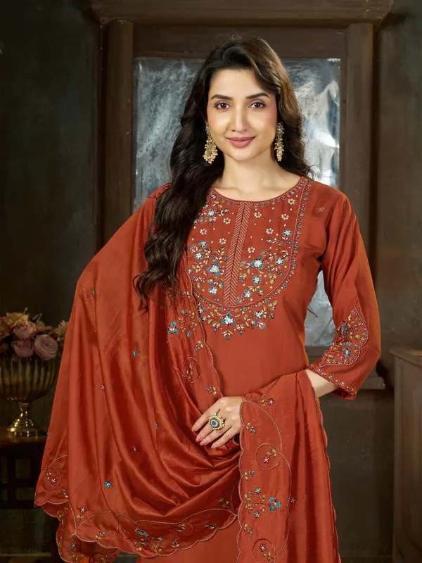 Mishudi_Designer_Embroidered_Kurta_Pant_With_Dupatta_Set