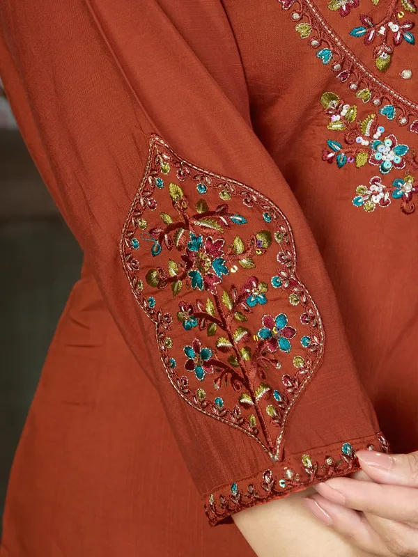 Mishudi_Designer_Embroidered_Kurta_Pant_With_Dupatta_Set