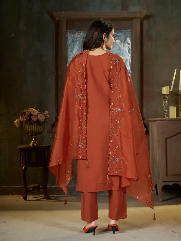 Mishudi_Designer_Embroidered_Kurta_Pant_With_Dupatta_Set