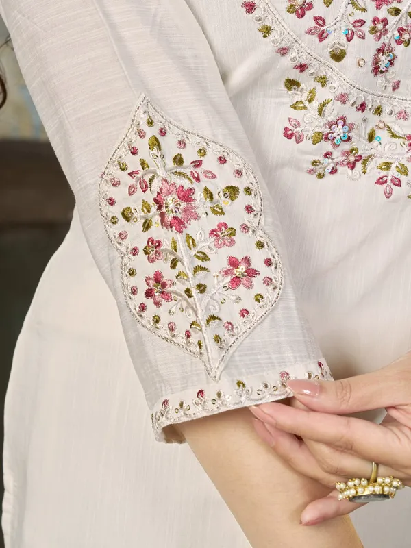 Mishudi_Designer_Embroidered_Kurta_Pant_With_Dupatta_Set