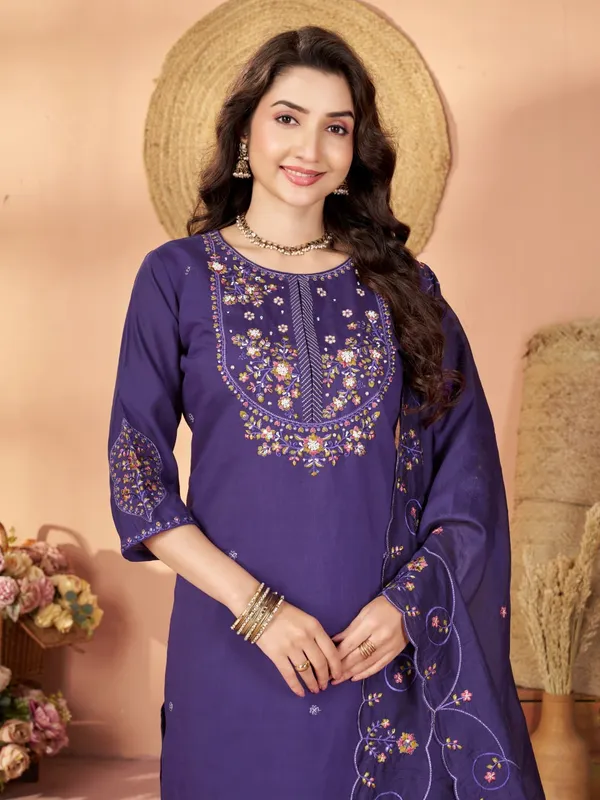 Mishudi_Designer_Embroidered_Kurta_Pant_With_Dupatta_Set