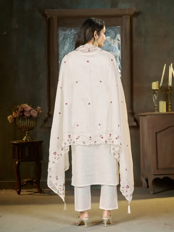 Mishudi_Designer_Embroidered_Kurta_Pant_With_Dupatta_Set