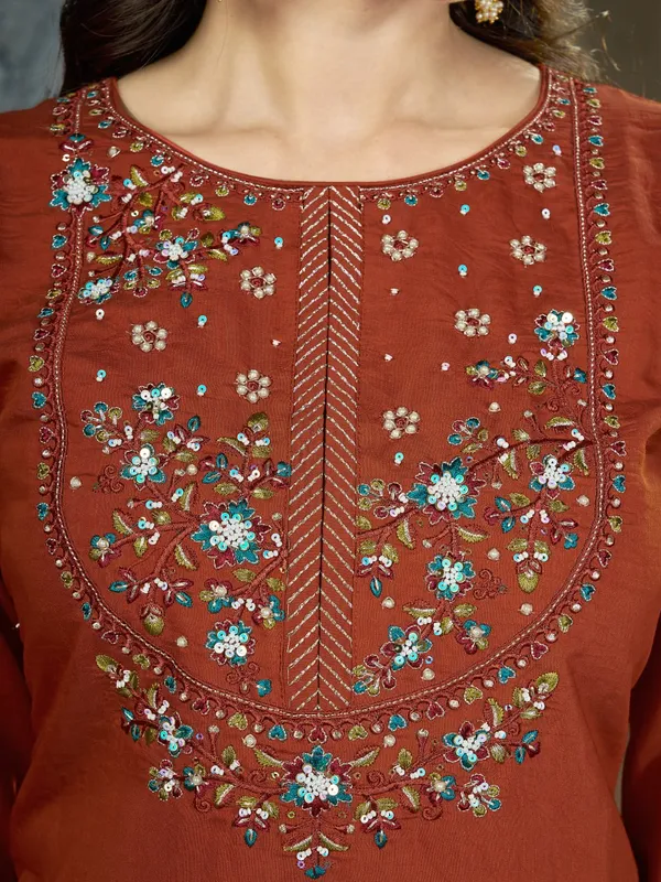 Mishudi_Designer_Embroidered_Kurta_Pant_With_Dupatta_Set