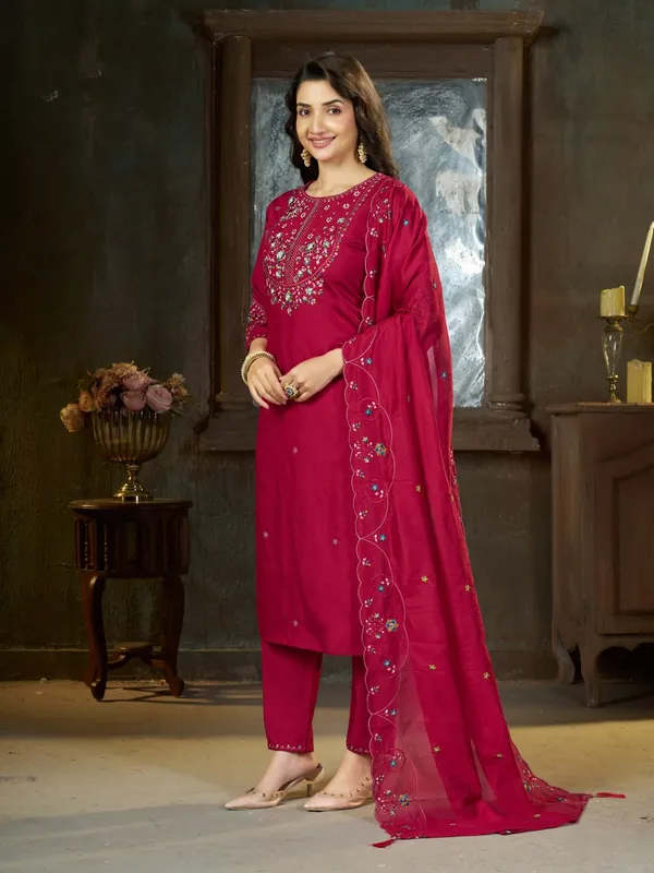 Mishudi_Designer_Embroidered_Kurta_Pant_With_Dupatta_Set