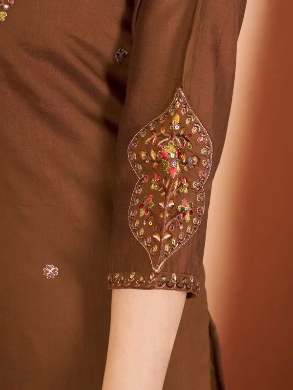 Mishudi_Designer_Embroidered_Kurta_Pant_With_Dupatta_Set