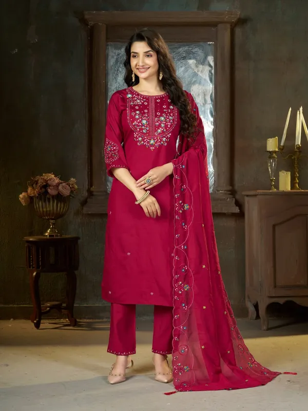 Mishudi_Designer_Embroidered_Kurta_Pant_With_Dupatta_Set