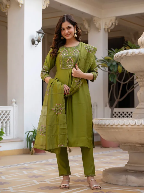 Mishudi_Designer_Floral_Embroidered_3_Piece_Suit_Set